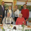 Der Jubilar Robert und seine Thea mit Bürgermeister Wolf, Christa Nußbaumer, 2. Vorsitzende Hanni Kretschmer und 1. Vorsitzender Peter Widmann